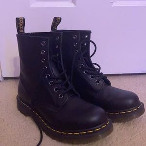 Dr. Martins 1460 Women’s Smooth Leather Lace